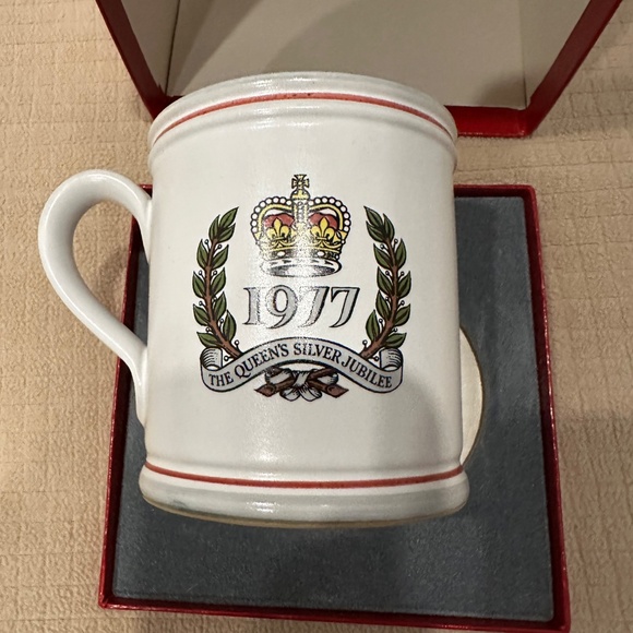 VINTAGE DENBY QUEENS JUBILEE COLLECTORS CUP 1977 - Picture 4 of 7